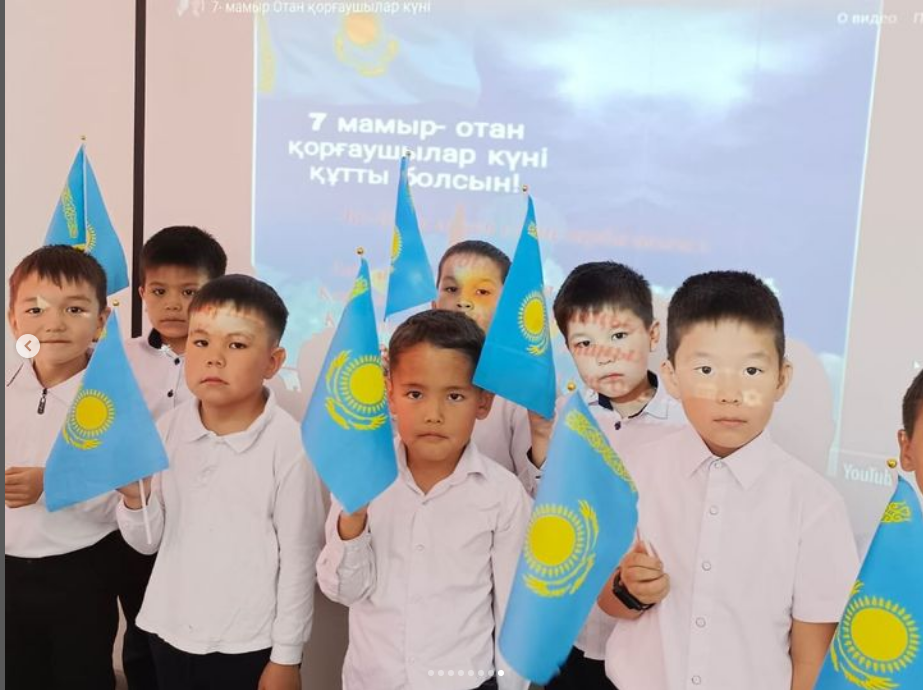 -мамыр Отан қорғаушылар күніне орай мектебімізде бірыңғай сынып сағаттары өткізілді.