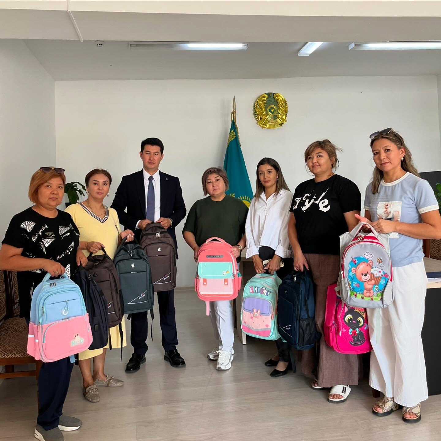 Жаңа оқу жылы қарсаңында дәстүрлі түрде өткізіліп келе жатқан «Мектепке жол» республикалық қайырымдылық акциясына Банк ЦентрКредит мамандары да өз үлестерін қосты.
